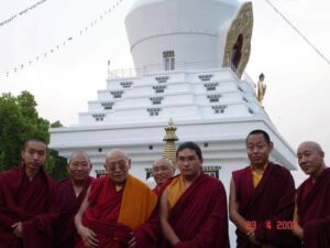 Xin Rinpoche hãy giải thích cho con biết về sự khác biệt giữa ‘Lama’, ‘Khenpo’, ‘Tulku’ và ‘Rinpoche’?