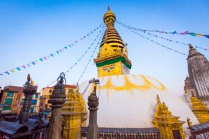 Ý NGHĨA CỦA VIỆC TIẾN HÀNH 13 VÒNG NHIỄU THÁP SWAYAMBHU ở Kathmandu, Nepal